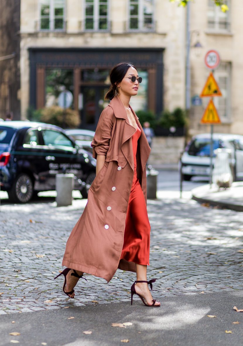La seta è una coccola leggera. Sceglila in formato slipdress e diventerà portabile "all day long"
