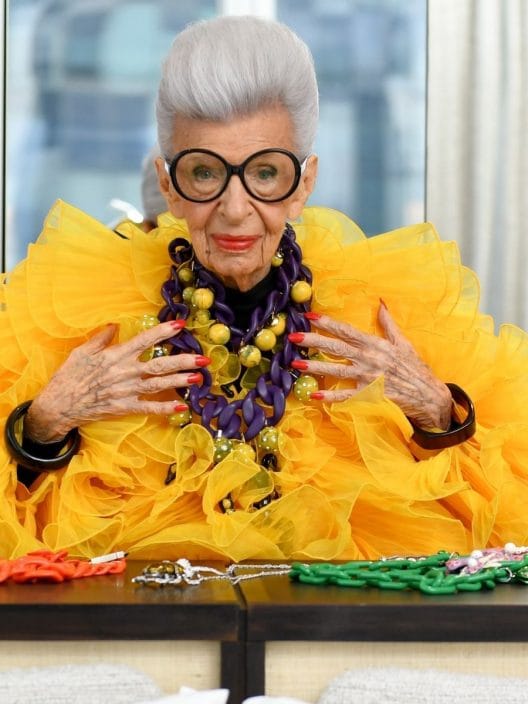 Iris Apfel: l’icona di stile granny irriverente che gioca con il tempo e con la moda