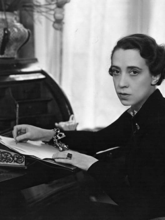 Chi era Elsa Schiaparelli, una delle stiliste più iconiche del mondo