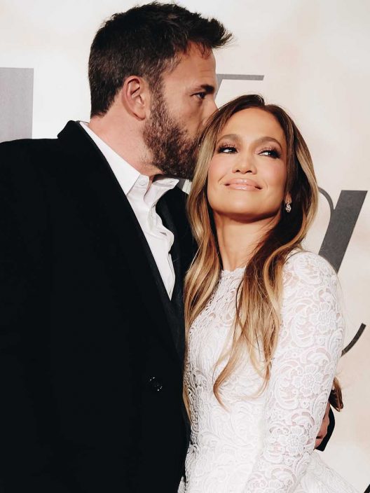 Jennifer Lopez e Ben Affleck fanno sognare: alla prima di Marry Me il look è nuziale