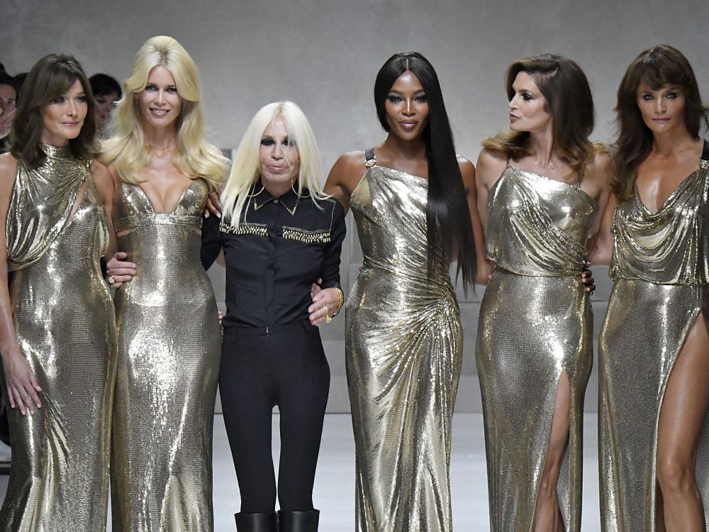 Versace con omaggio a Gianni Versace