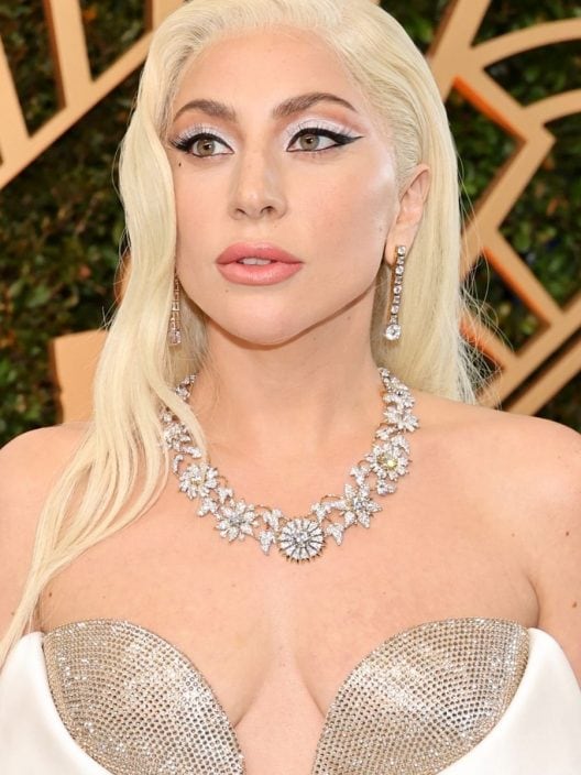 Lady Gaga è una diva d’altri tempi: l’abito Charleston ci porta indietro nel tempo