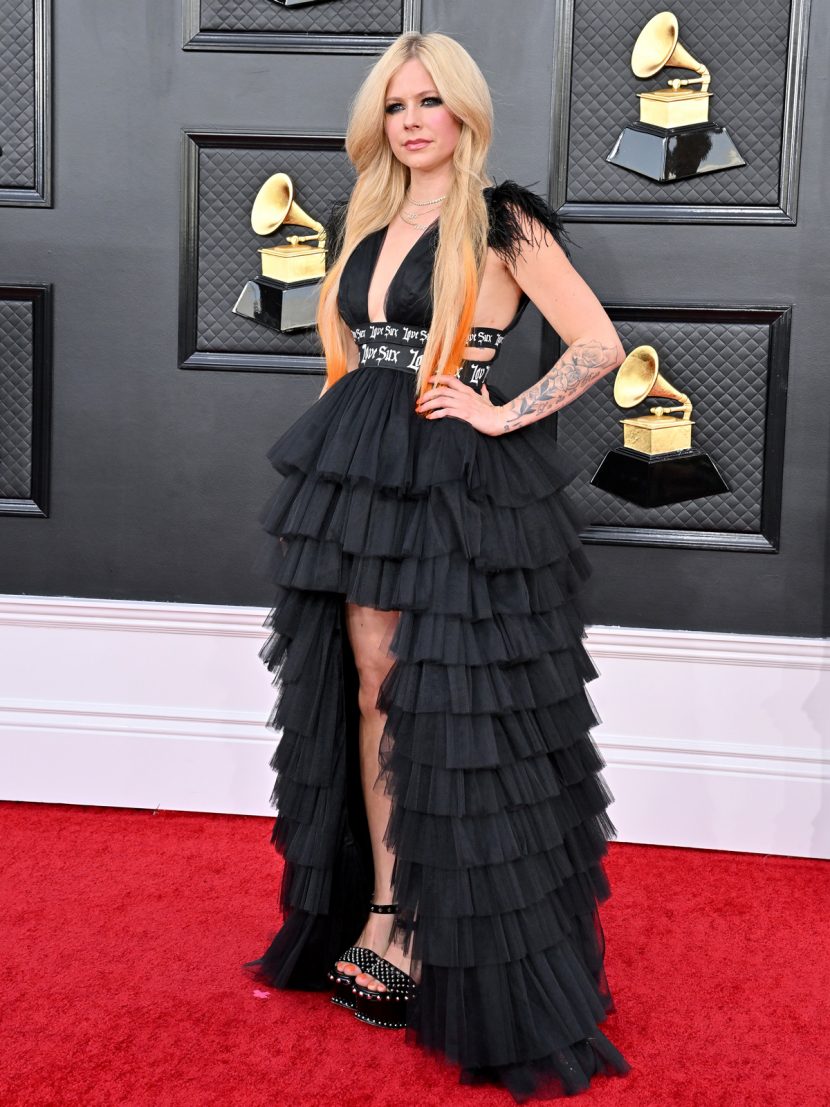 Avril Lavigne look grammy awards 2022