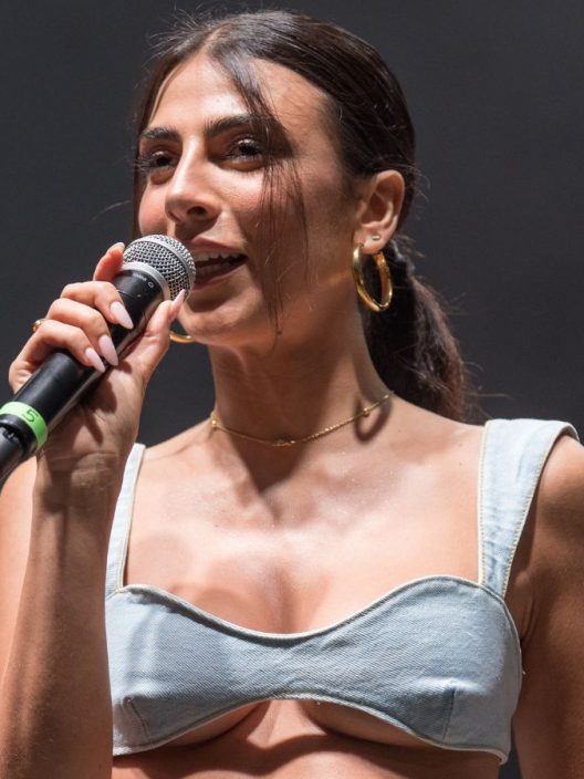 Il look sportivo di Giulia Salemi al Giffoni? È semplicemente il top