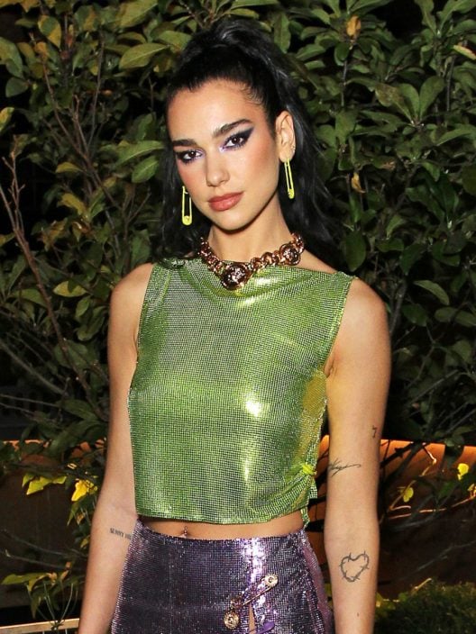 Il look di compleanno di Dua Lipa? Prendete nota: il total denim non è mai stato così cool