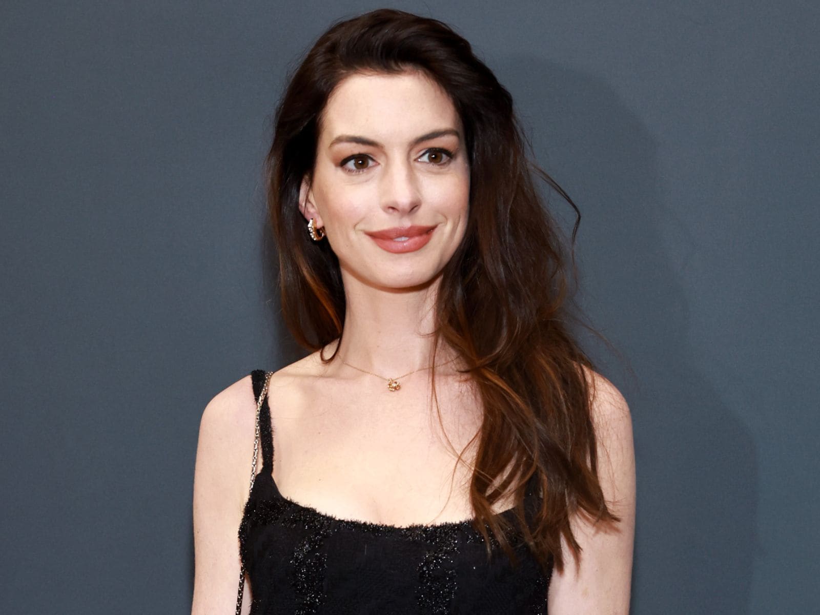 Rock’n’chic: è Anne Hathaway, in total black al Sundance Film Festival
