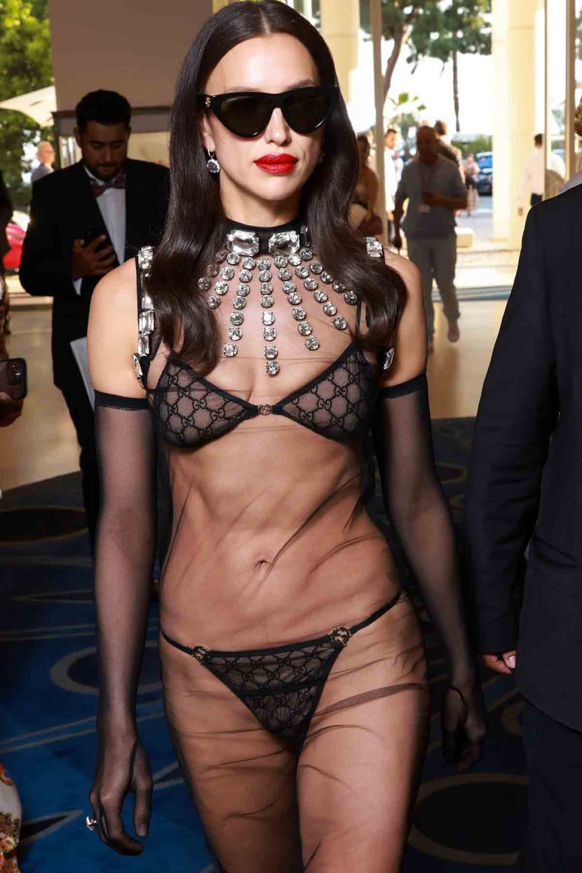 Cannes, Irina Shayk stupisce tutti con il naked look