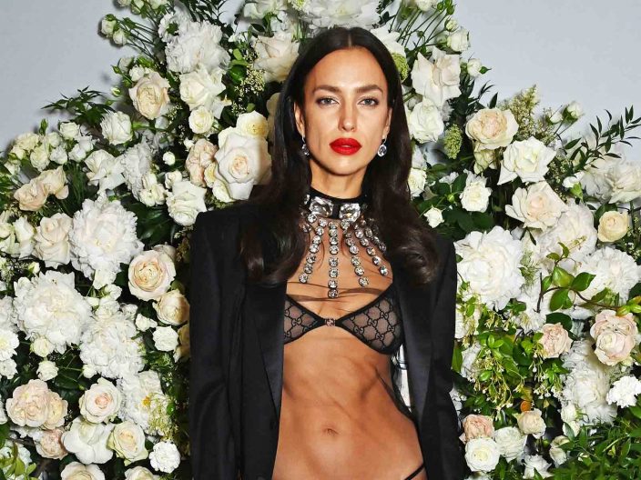 Il naked look di Irina Shayk a Cannes