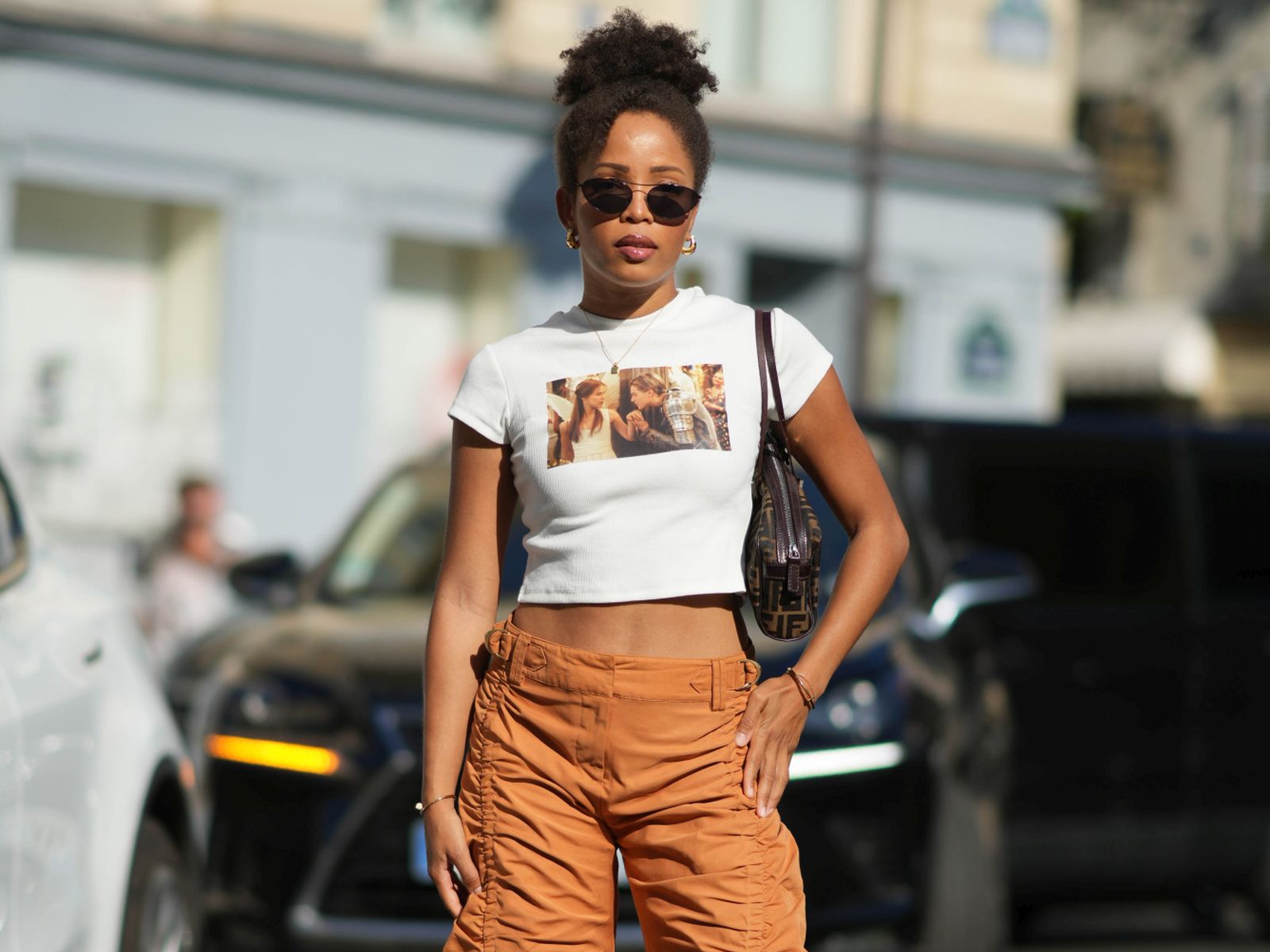 Baby tee: la maglietta extra-small è l’imperativo dell’estate (e non solo)