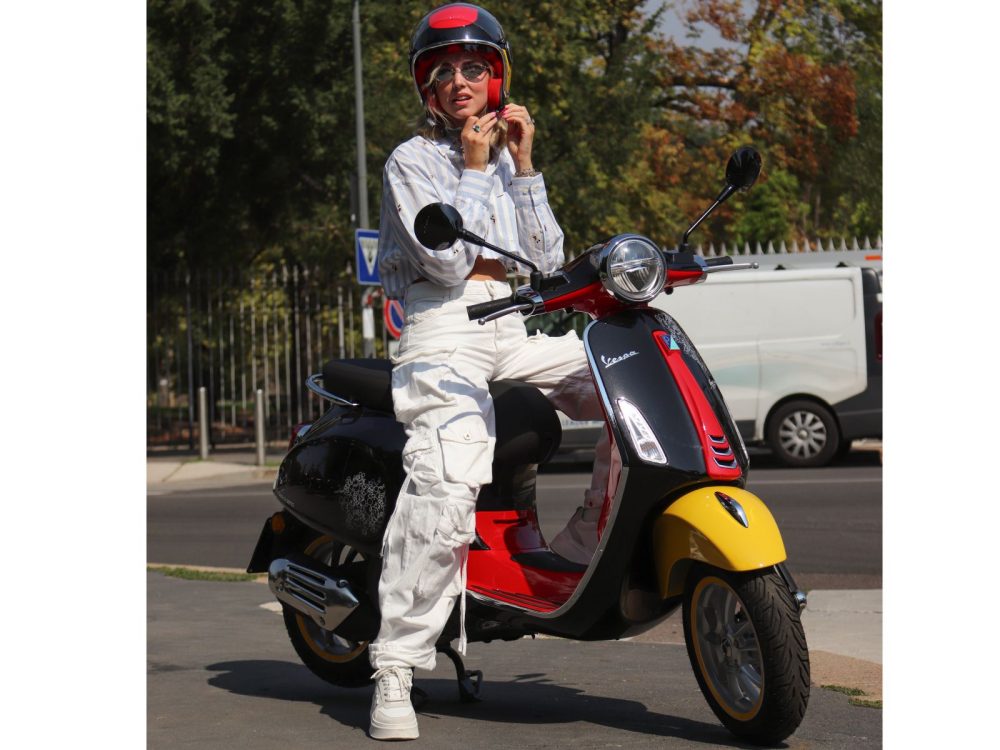 Chiara Ferragni e Disney Mickey Mouse Edition by Vespa