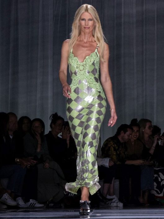 Da Claudia Schiffer per Versace al rilancio di Donna Karan: fashion recap della settimana