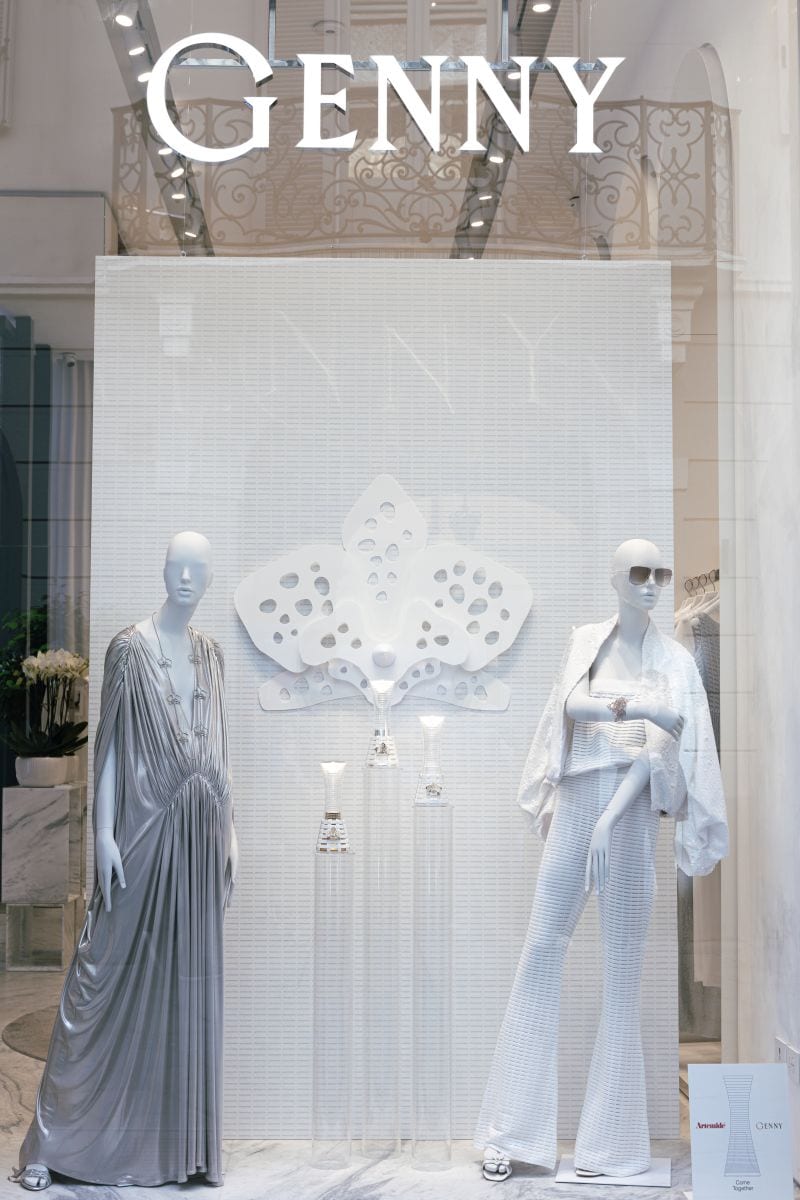 La vetrina della boutique Genny in via della Spiga a Milano