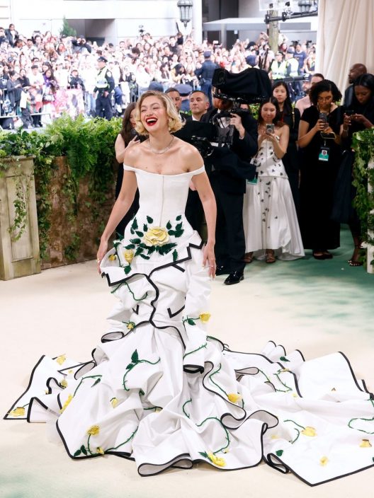 Met Gala 2024: i look delle celebs sul red carpet