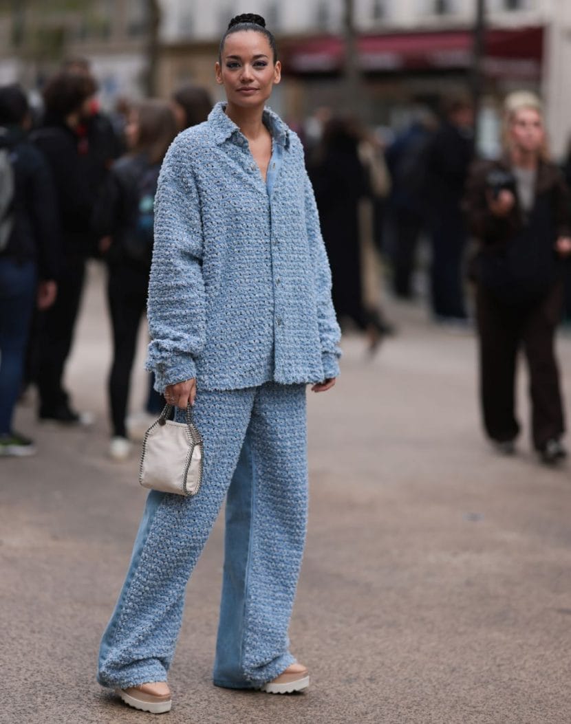 Set pantaloni e overshirt azzurro denim + mini bag bianca (aggiungere iPhone 16 bianco)