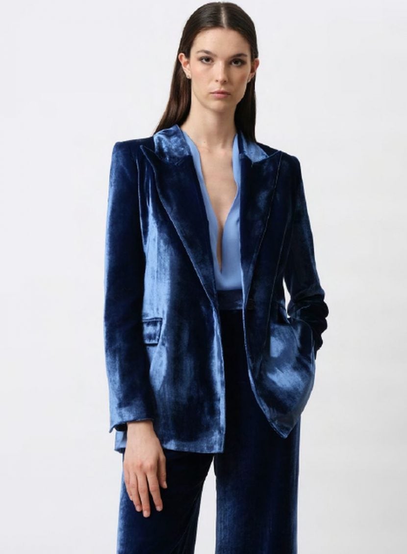 Completo in velluto blu e blusa in georgette di seta (AERENICA FW 24)